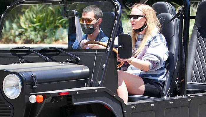Sophie Turner and Joe Jonas enjoy morning drive in Los Angeles