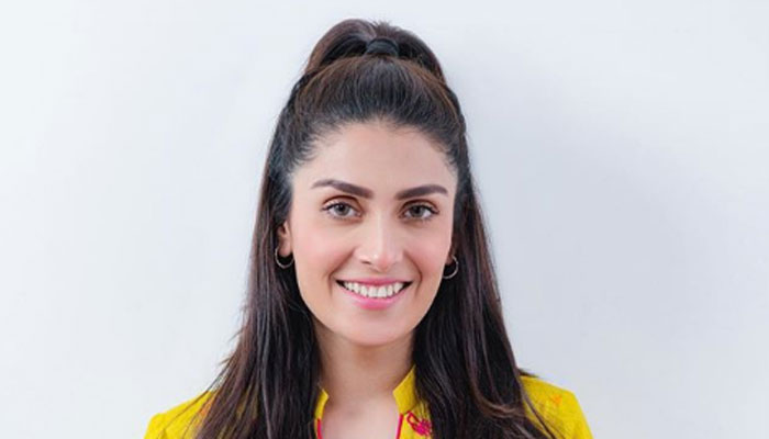 Ayeza Khan stresses need to stay positive and calm