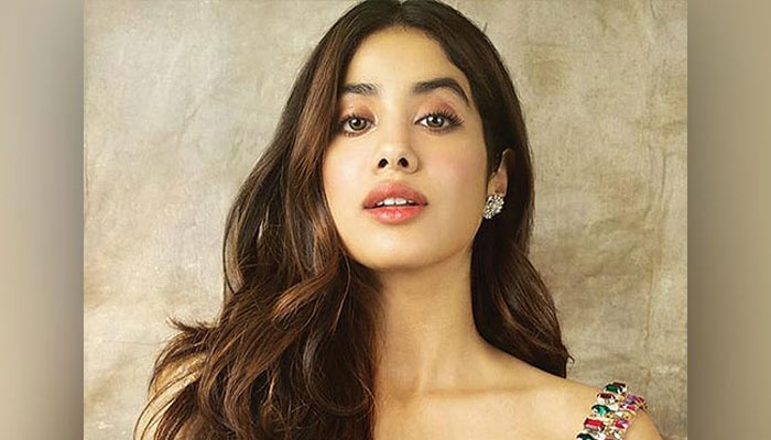 Janhvi Kapoor aims to recreate Sridevi’s songs from ‘Chandni’, ‘Mr. India’
