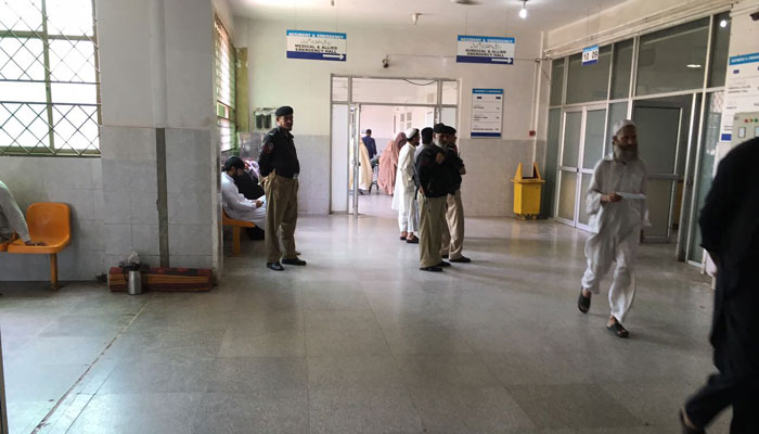 Relatives of deceased coronavirus patient vandalise Peshawar's Lady Reading Hospital