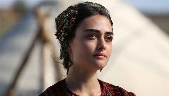 Ertugrul actress Esra Bilgic calls Pakistan a 'beautiful country' 