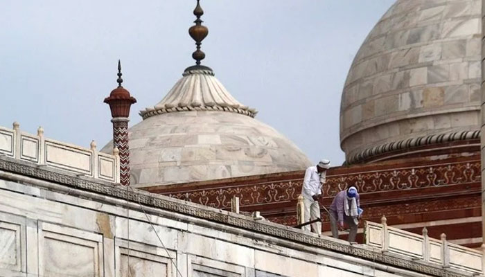 Taj Mahal partly damaged in deadly thunderstorm in northern India