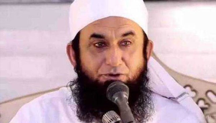 Maulana Tariq Jamil injured after falling due to low blood pressure