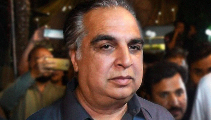 Sindh Governor Imran Ismail donates blood plasma for coronavirus patients