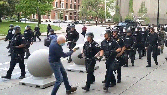 Video: US police officers shove 75-year-old protester, leave him bleeding