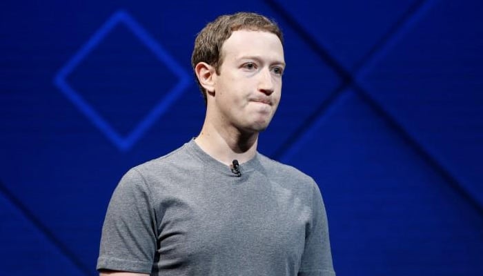  Zuckerberg promises to review Facebook policies