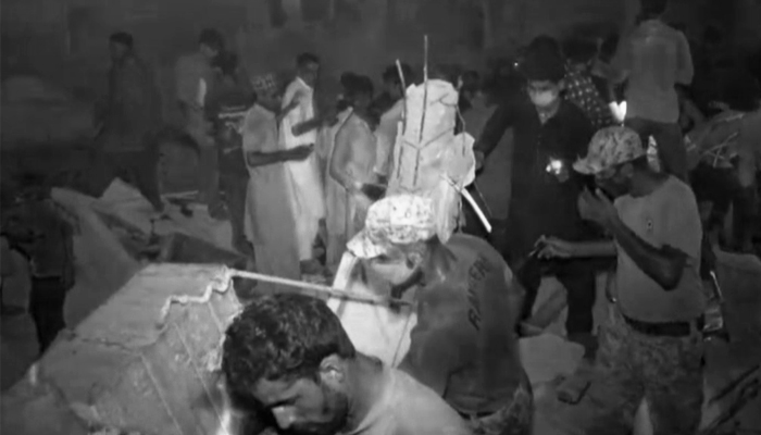 Karachi building declared 'dangerous' collapses, killing at least one
