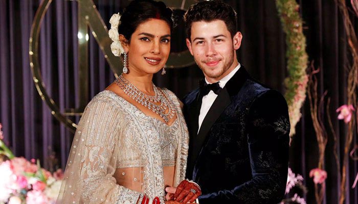 Nick Jonas gives sneak peek inside phone wallpaper featuring Priyanka Chopra