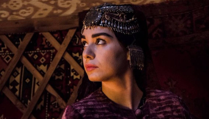 'Ertuğrul' star Burcu Kiratli aka Gökçe Hatun 'can't wait' to visit Pakistan