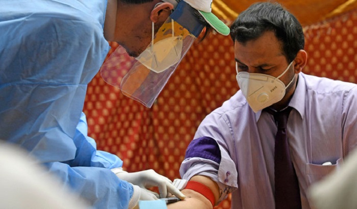 Govt launches helpline for blood, plasma donations as COVID-19 cases see record jumps