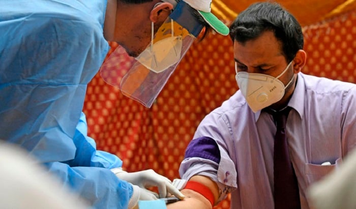 Govt launches helpline for blood, plasma donations as COVID-19 cases see record jumps