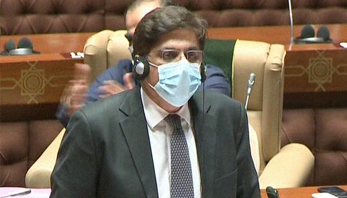 Sindh CM unveils Rs1.24tr budget amid opposition protest