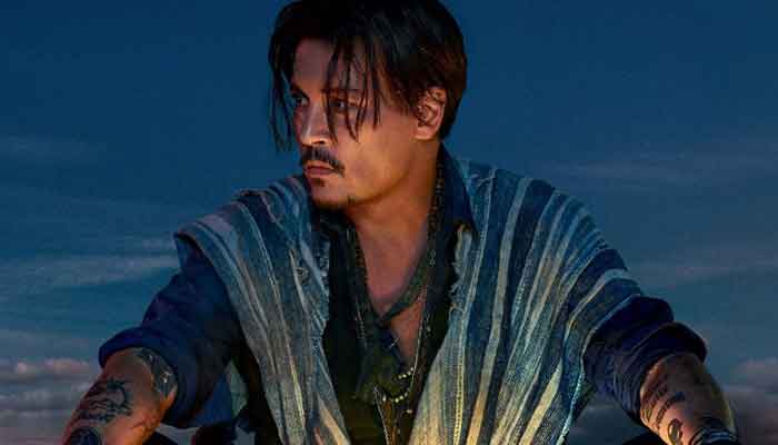 Johnny Depp dresses up as Captain Jack Sparrow to entertain patients at children hospital 