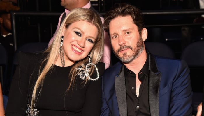 Kelly Clarkson opens up about motherhood following divorce from husband Brandon