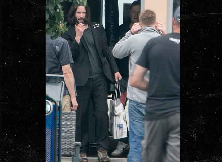 The Matrix: Keanu Reeves, Carrie-Annie Moss spotted on the set