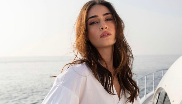 Esra Bilgiç on PM Imran Khan praising 'Ertuğrul': 'I was surprised and proud'