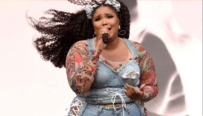 Lizzo breaks the internet with awe-inspiring BET acceptance speech - Geo News