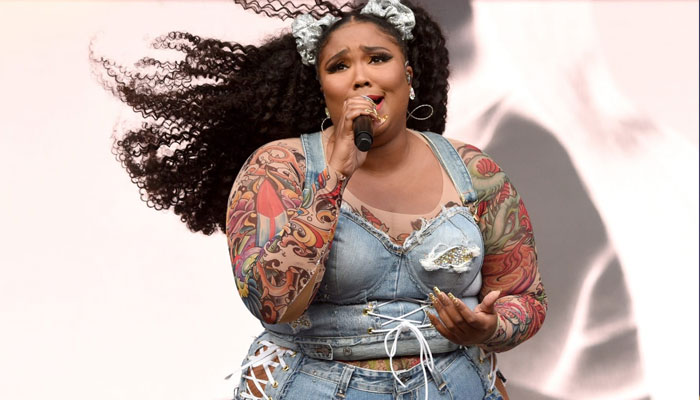 Lizzo breaks the internet with awe-inspiring BET acceptance speech - Geo News