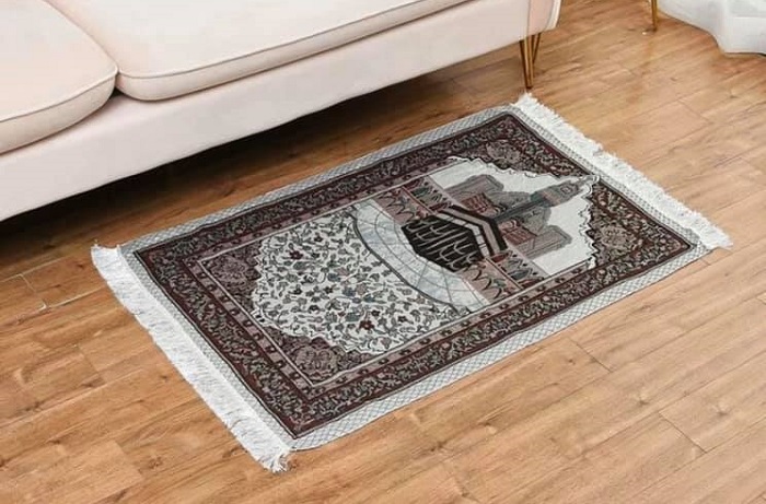 Chinese retailer apologises for 'oversight' after selling Muslim prayer mats as decorative rugs