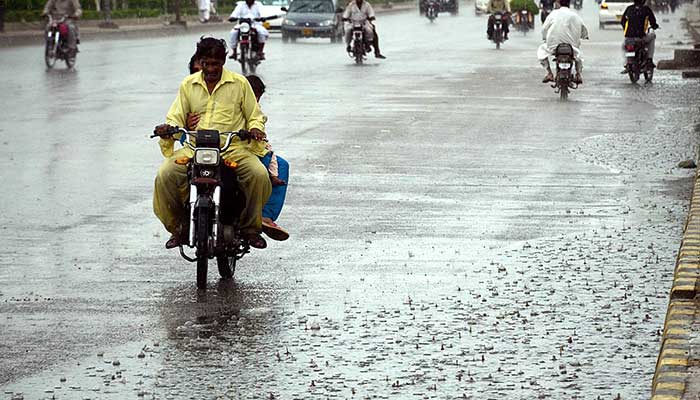 15 die from electrocution as light rain continues in Karachi