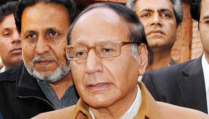 Shujaat advises PM Imran to resolve media's issues through consultations