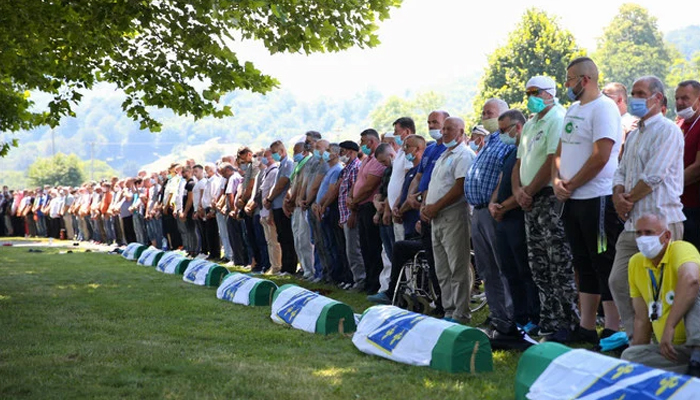 Bosnian Muslims mark 25 years of Srebrenica massacre