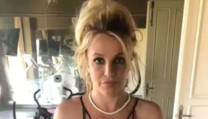 Britney Spears wows fans as she dances to Rihanna's 'Never Ending'