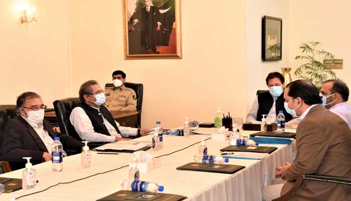 PM Imran seeks easy internet access to students