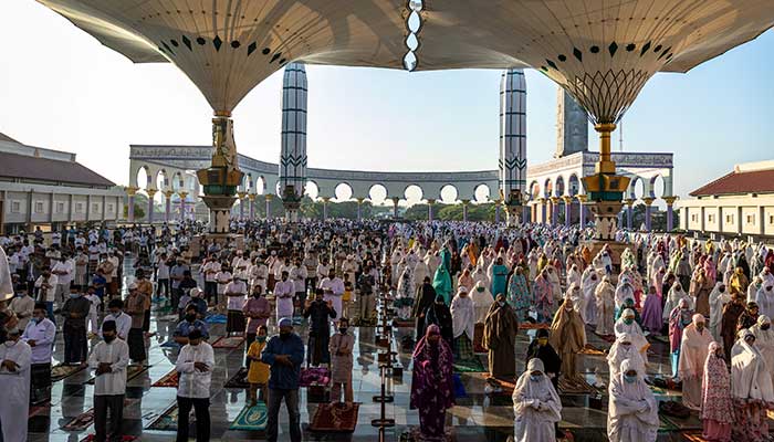 Saudi Arabia, Indonesia, Malaysia celebrate Eid-ul-Adha with masks and social distancing