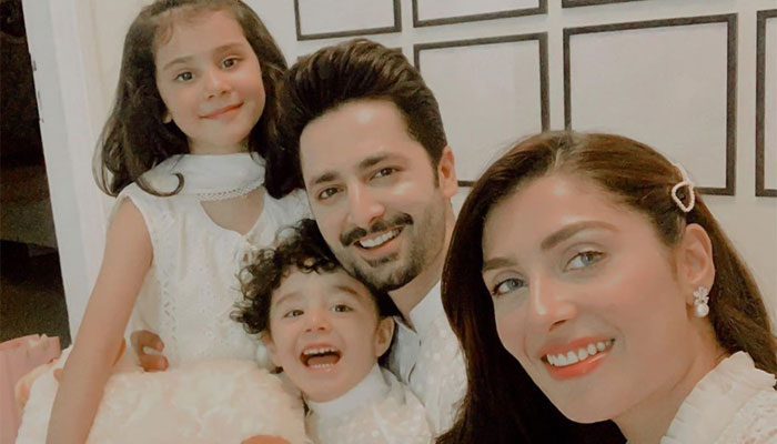 Ayeza Khan shares a sweet family photo to wish her fans Eid Mubarak