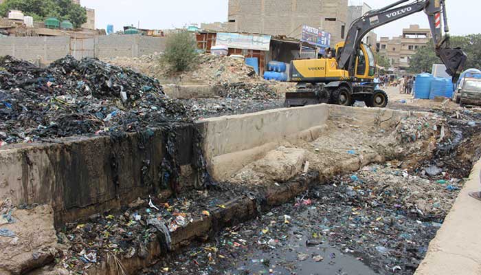 NDMA starts work on clearing Karachi's key nullahs 