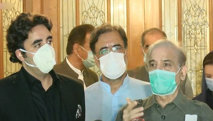 Bilawal, Shehbaz speak on phone, discuss govt’s failure on Kashmir issue