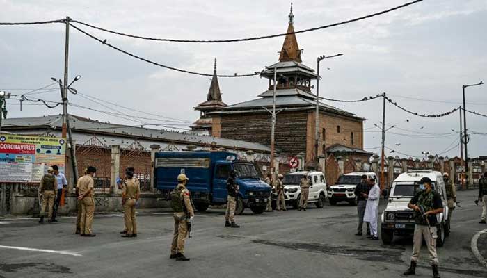 Fearing mass protests, India imposes 'full curfew' in occupied Kashmir