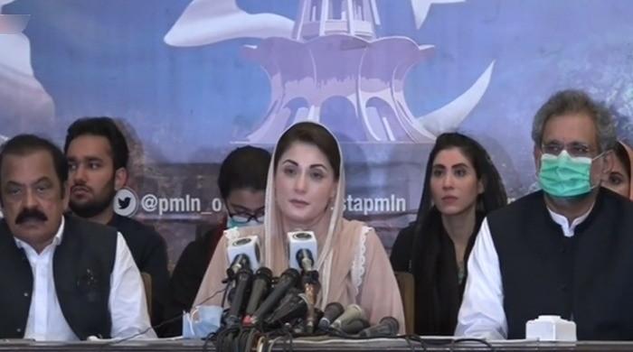 After clashes outside NAB office, Maryam says govt scared of PML-N's rising popularity