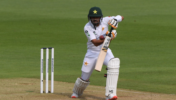 Pakistan lose five wickets to England as bad light cuts play short