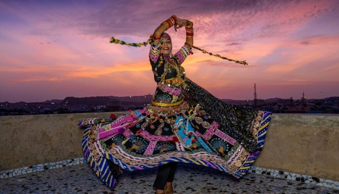 Amid coronavirus restrictions, India gypsy dancers take their art online
