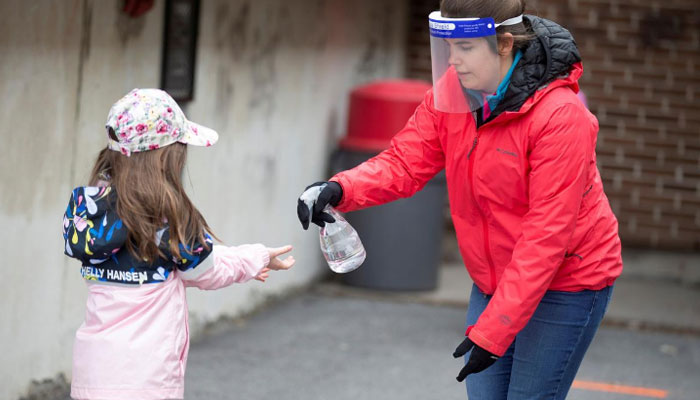 Coronavirus fears as Canadian students return to schools