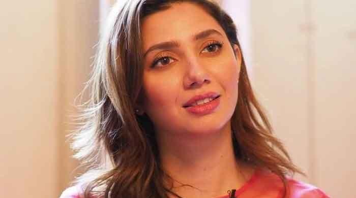 Mahira Khan shares selfie with Turkish language caption 