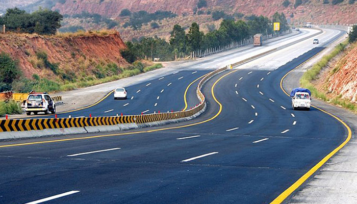 Highway robbery: Gunmen loot several cars on Islamabad-Lahore Motorway