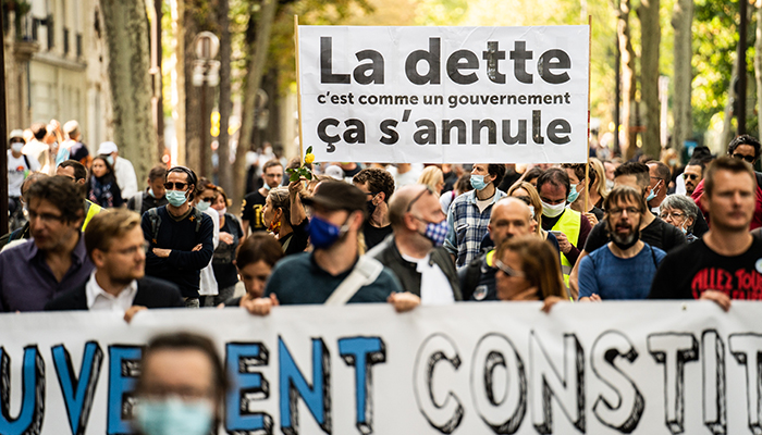 France's 'yellow vests' tussle with police as Paris protests resume