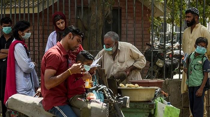 What can we learn from the COVID-19 pandemic in Pakistan What can we learn from the COVID-19 pandemic in Pakistan
