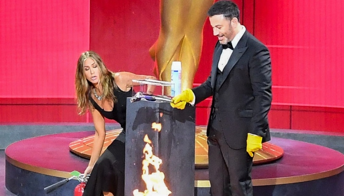 Jennifer Aniston's savage message ahead of US election: 'Put out the dumpster fire that is 2020'