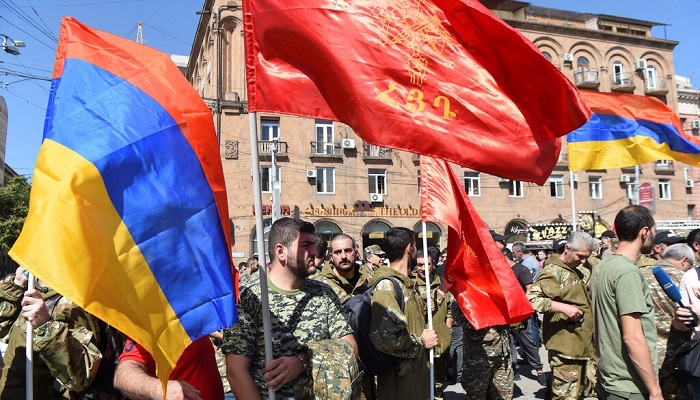 Why are Armenia and Azerbaijan fighting?