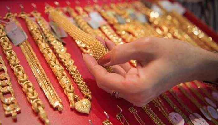 Gold price in Pakistan decreases 