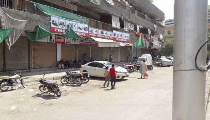 Coronavirus: Sindh govt imposes mini smart lockdown in Karachi's Manghopir
