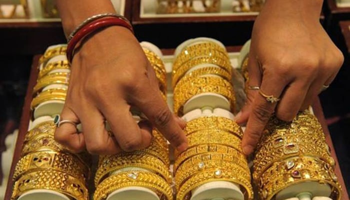 Gold rate in Pakistan sees increase by Rs300 per tola on October 2