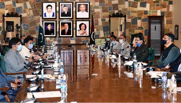 Federal, Sindh govts agree to initiate trial runs of local trains in Karachi