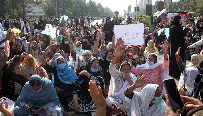 Public sector employees rally against inflation, low salaries outside Parliament