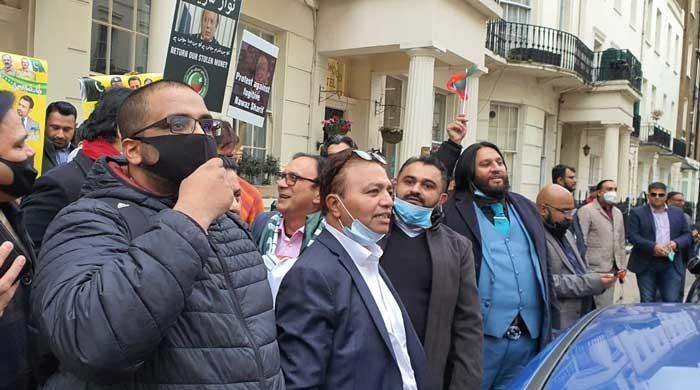 PMLN and PTI workers face off at London protest PMLN and PTI workers face off at London protest