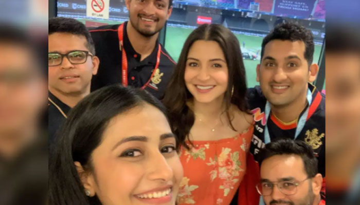 Anushka Sharma glows with her baby bump in latest viral photo